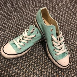 Aqua converse original chuck women’s size 8.